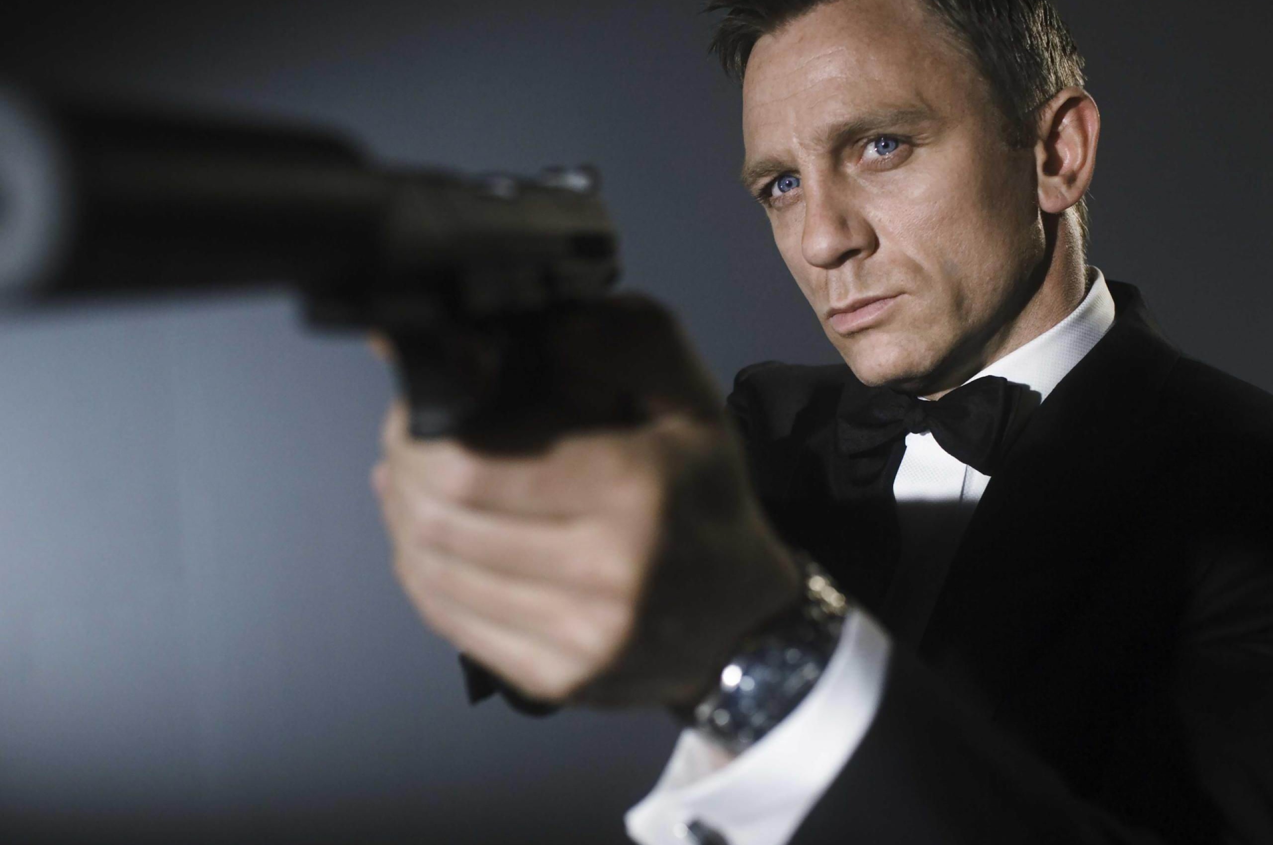 James Bond Actor Weapons Gun Movie