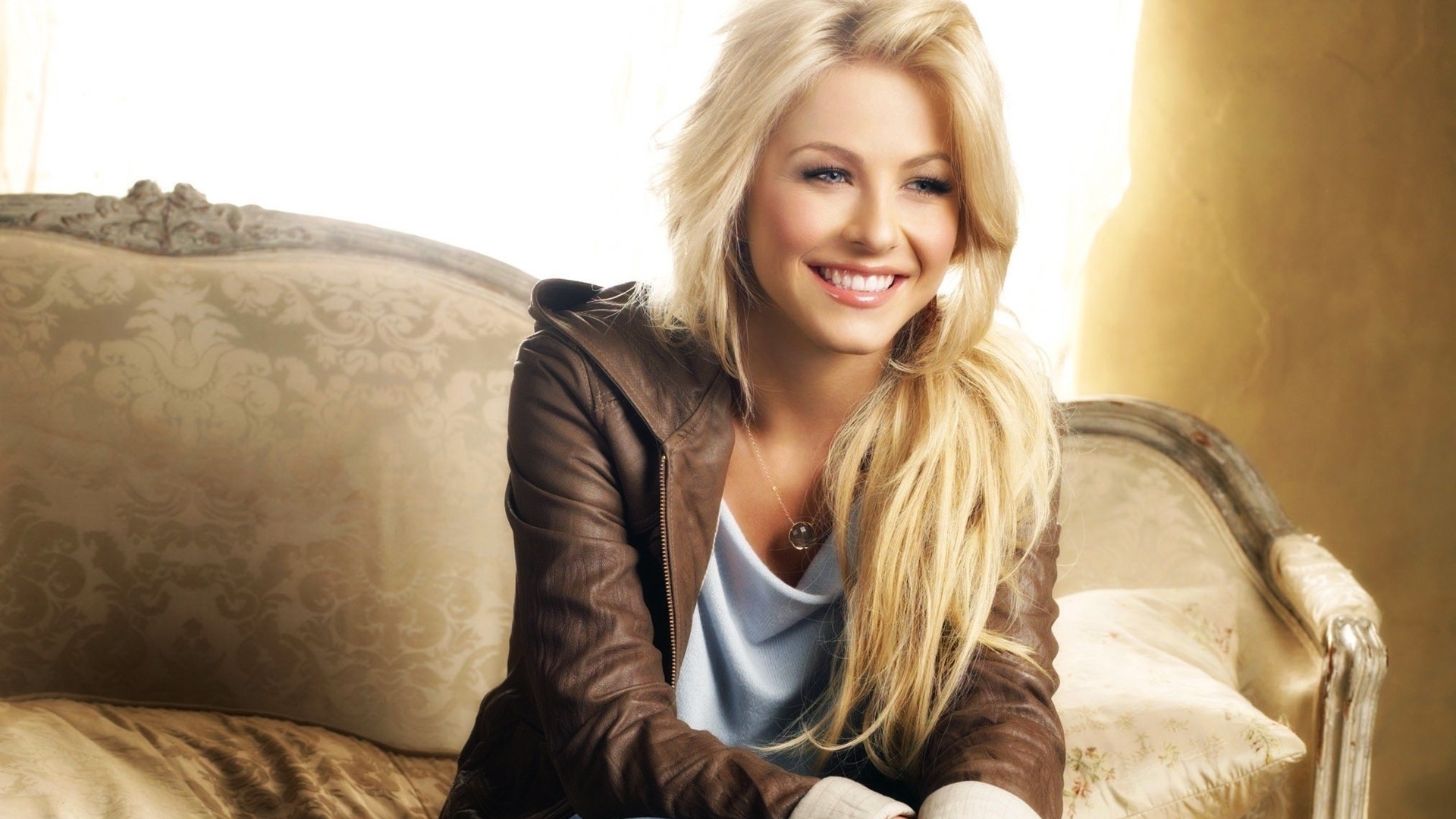 Julianne Hough Blonde Smile Celebrity Face