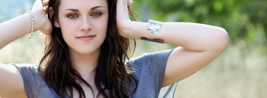 Kristen Stewart Brunette Smile Bracelets