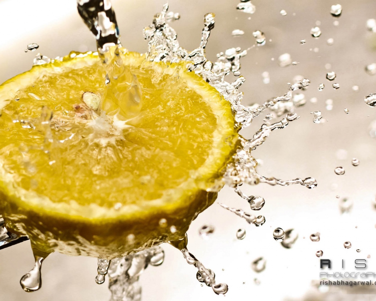 Lemon Water Splash