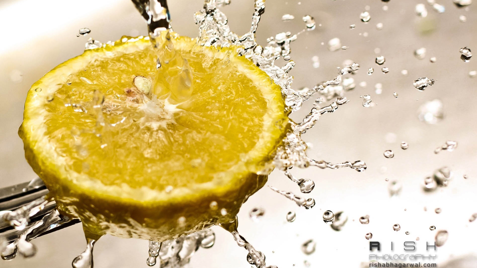 Lemon Water Splash