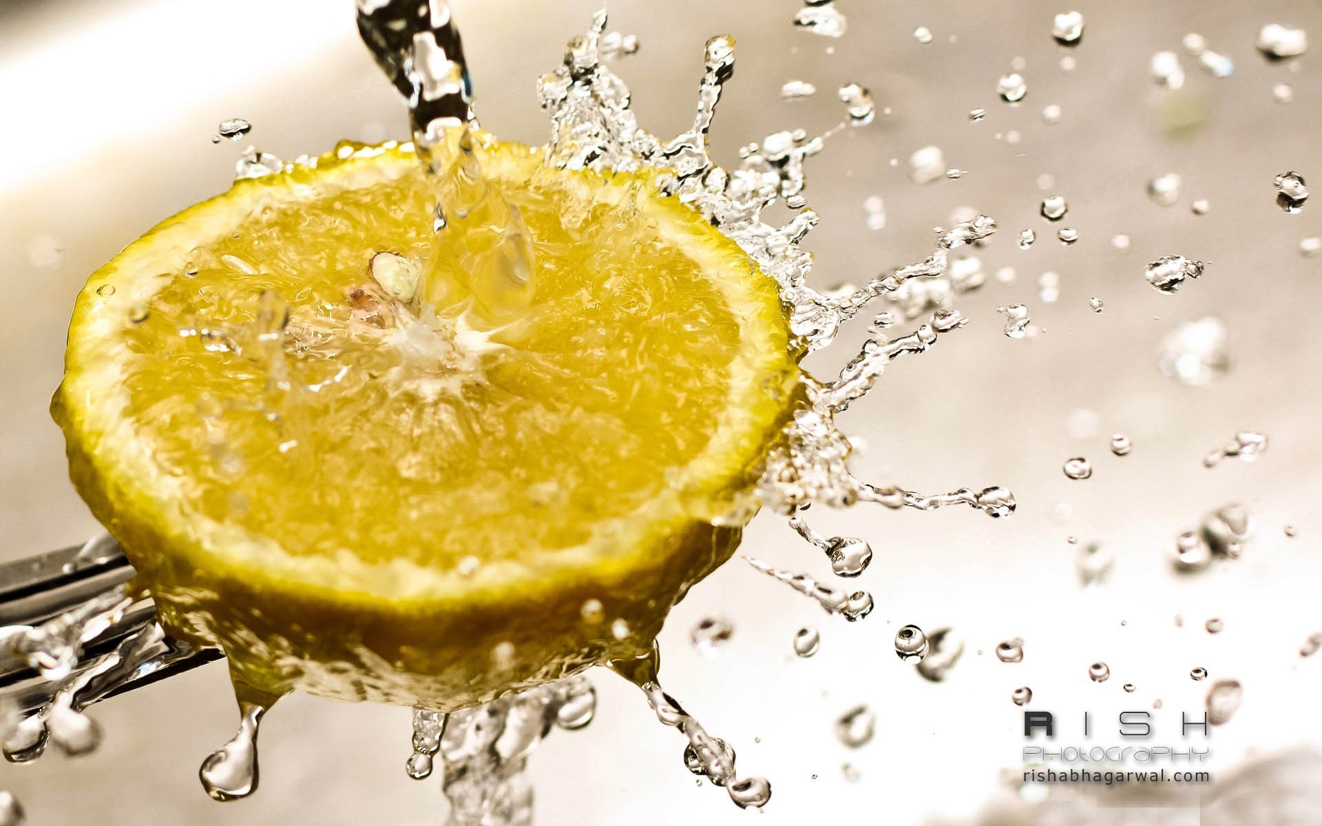 Lemon Water Splash