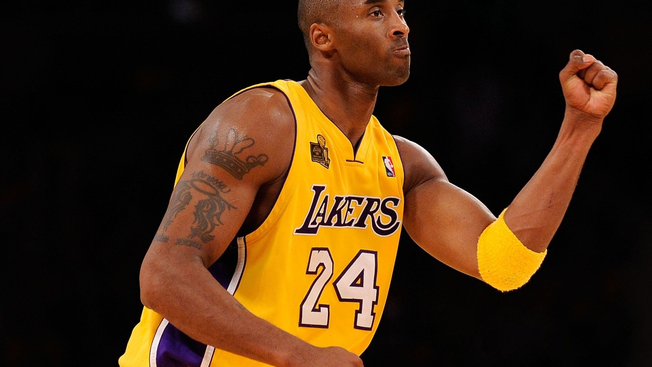 Los Angeles Lakers American Professional Basketball Kobe Bryant Pose