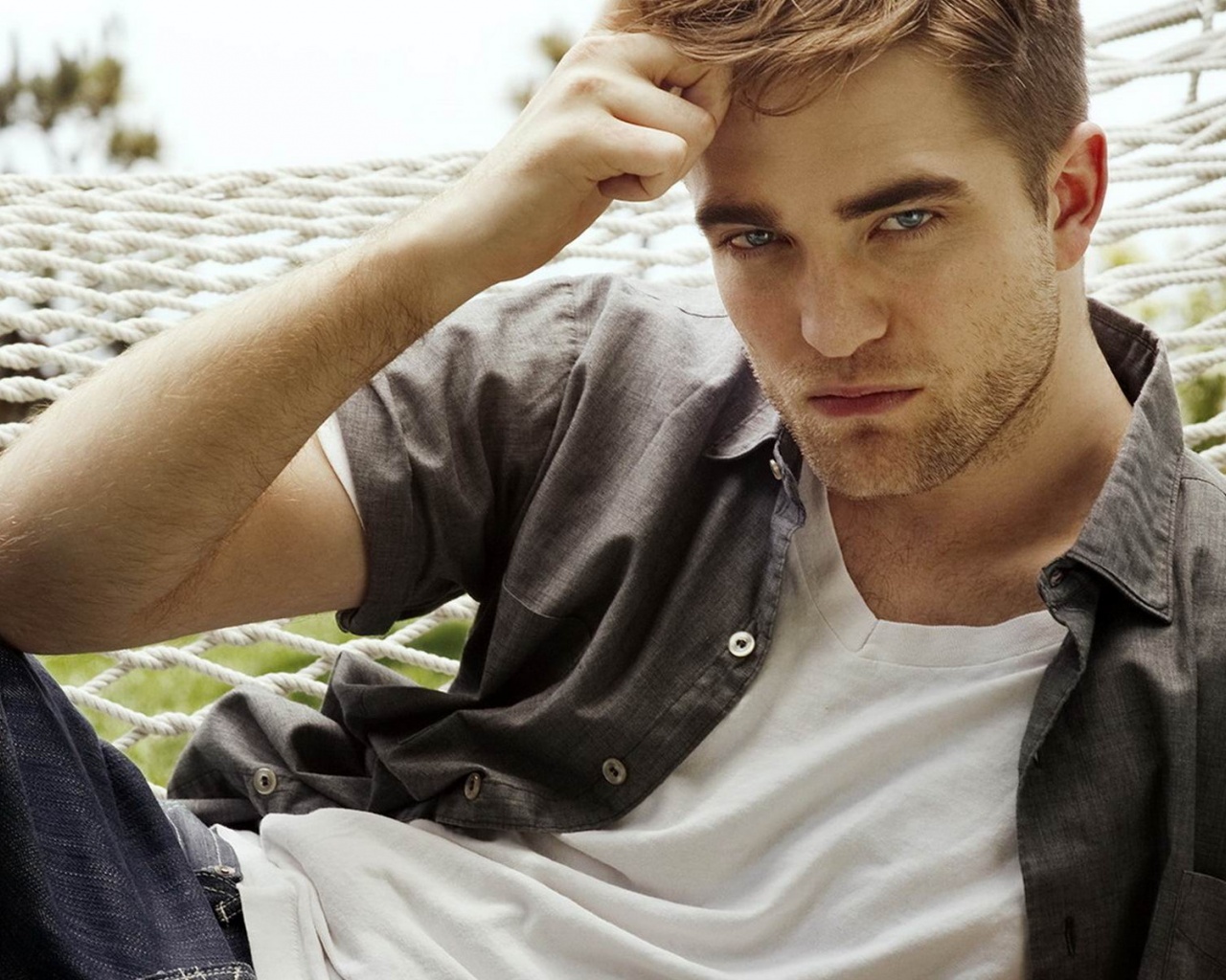 Men Male Celebrity Robert Pattinson