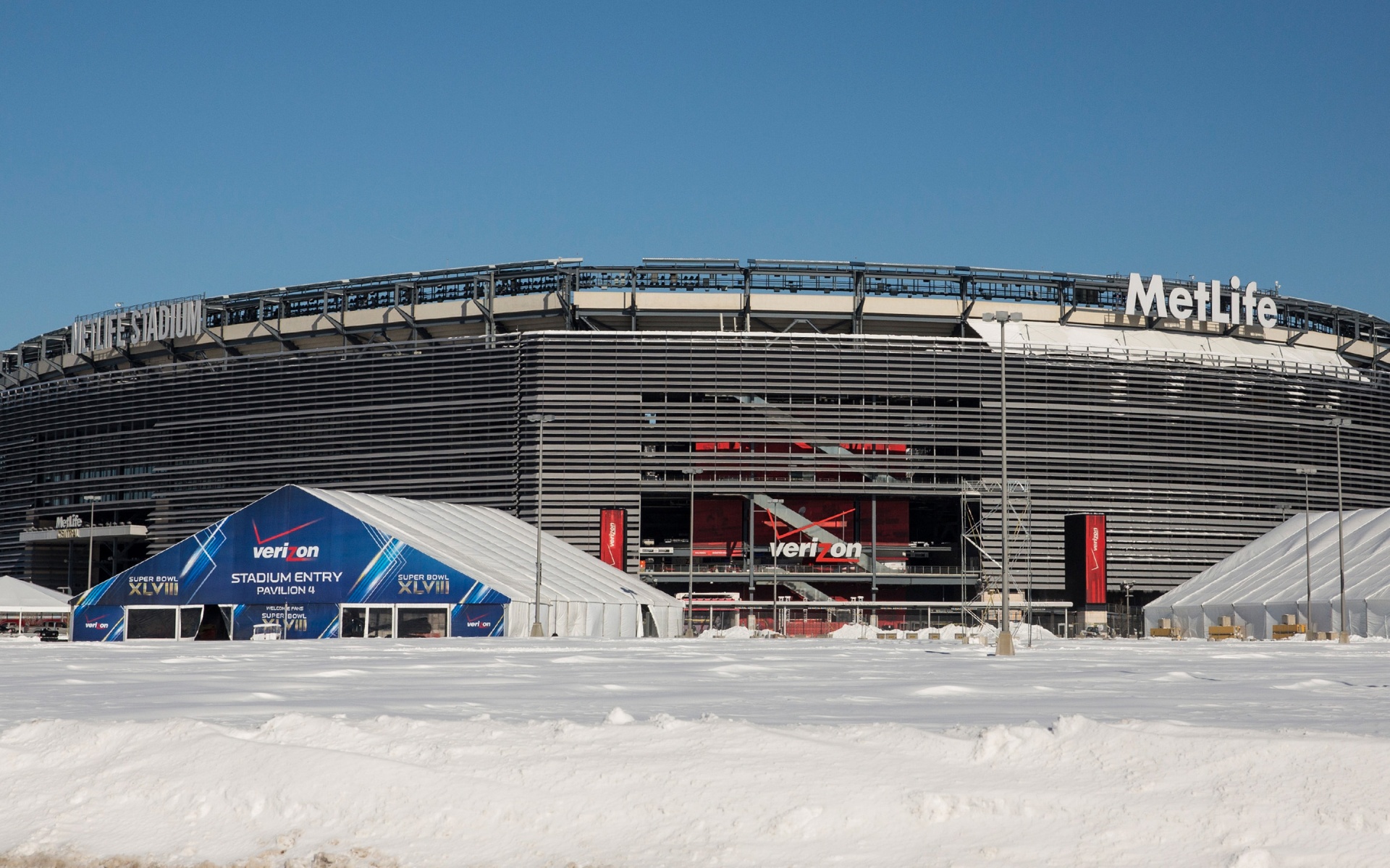 MetLife Stadium Snow-Super Bowl 2014