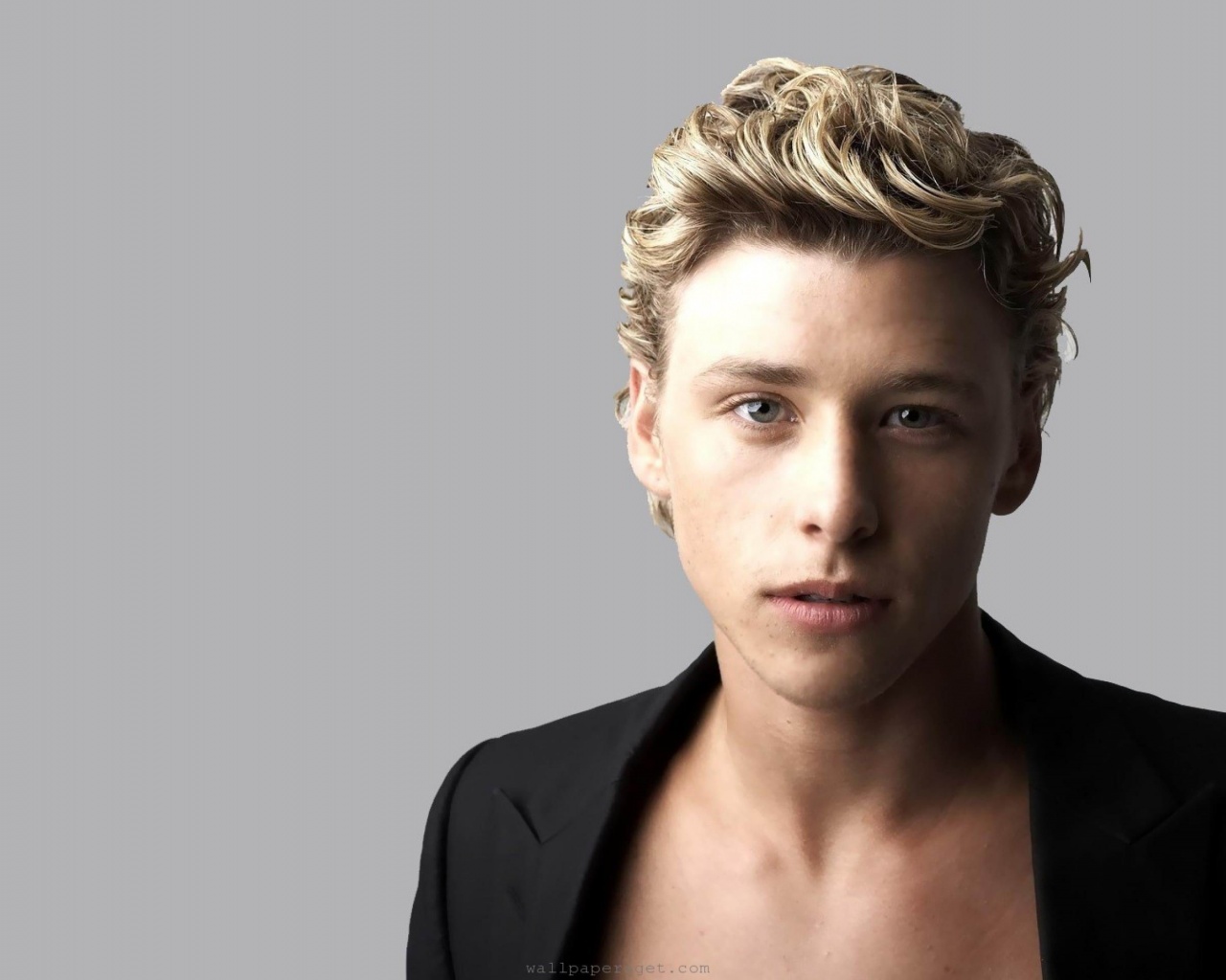 Mitch Hewer Golden Hair Clear Gray Blue Eyes Britain Actor Niche