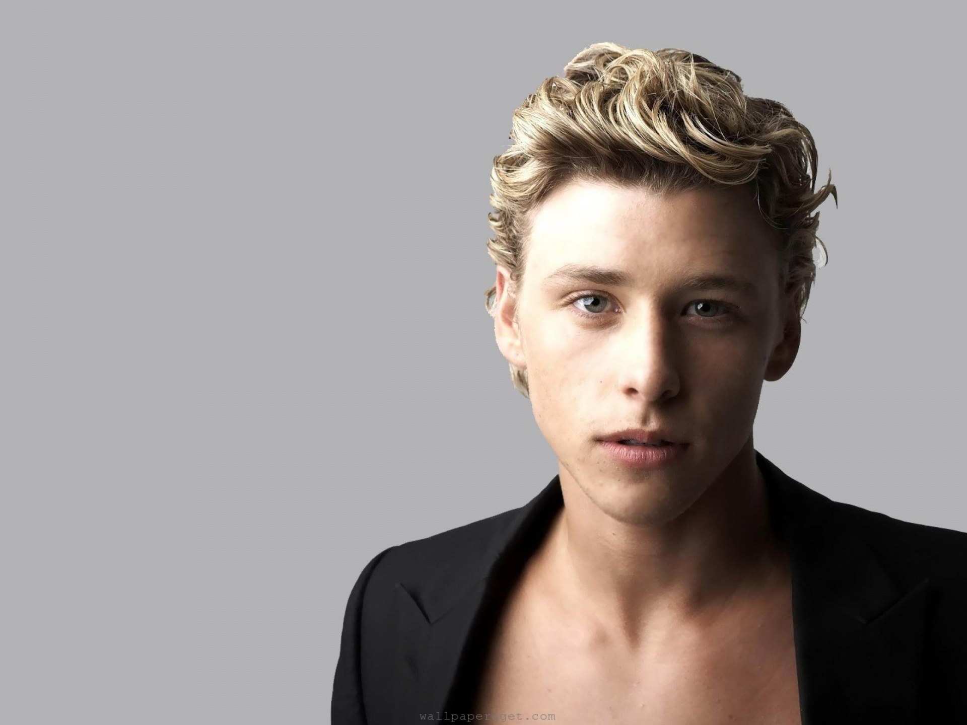 Mitch Hewer Golden Hair Clear Gray Blue Eyes Britain Actor Niche