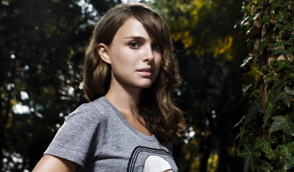 Natalie Portman Brunette Shirt Face Trees