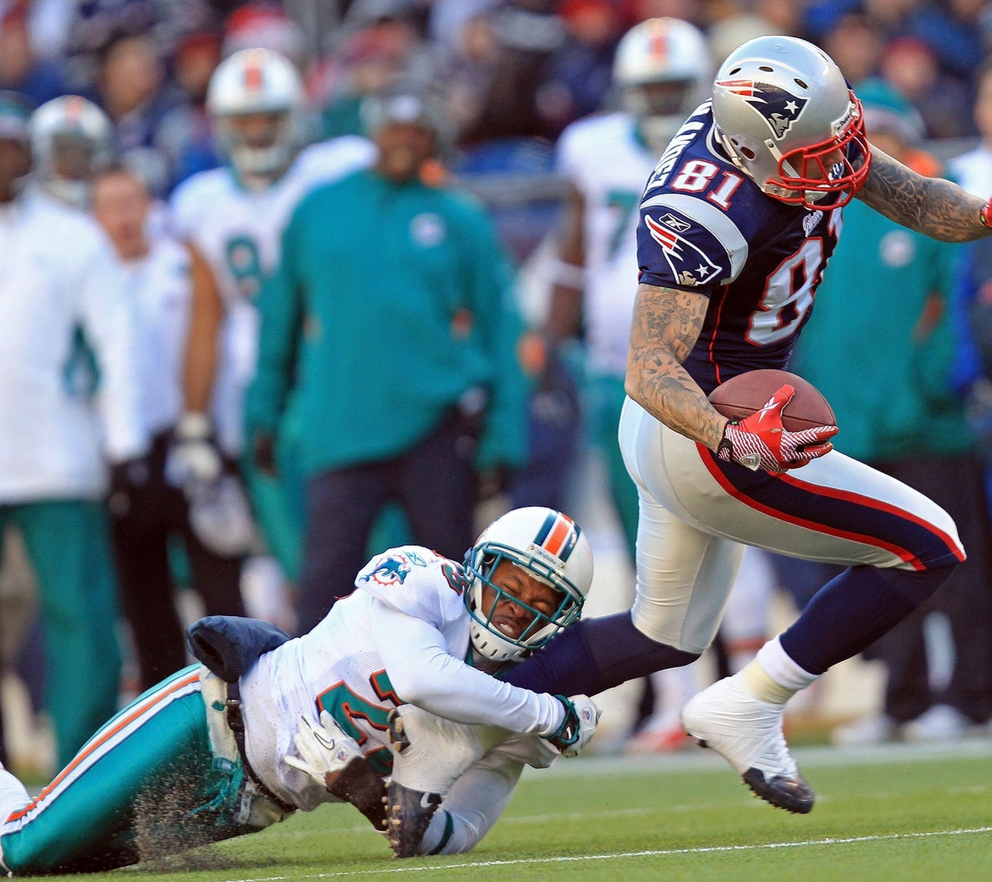 New England Patriots Hernandez Aaron Miami Dolphins American Football Wade Jonathan