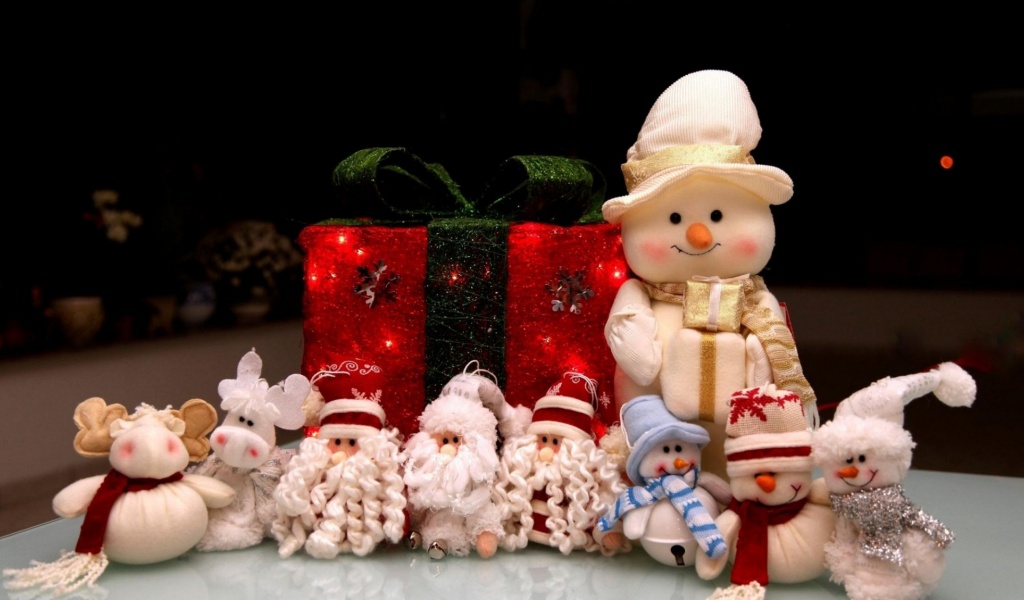 New Year Holiday Christmas Snowmen Santa Claus Gifts Toys