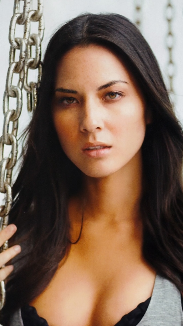 Olivia Munn Brunette Freckles Face Chain