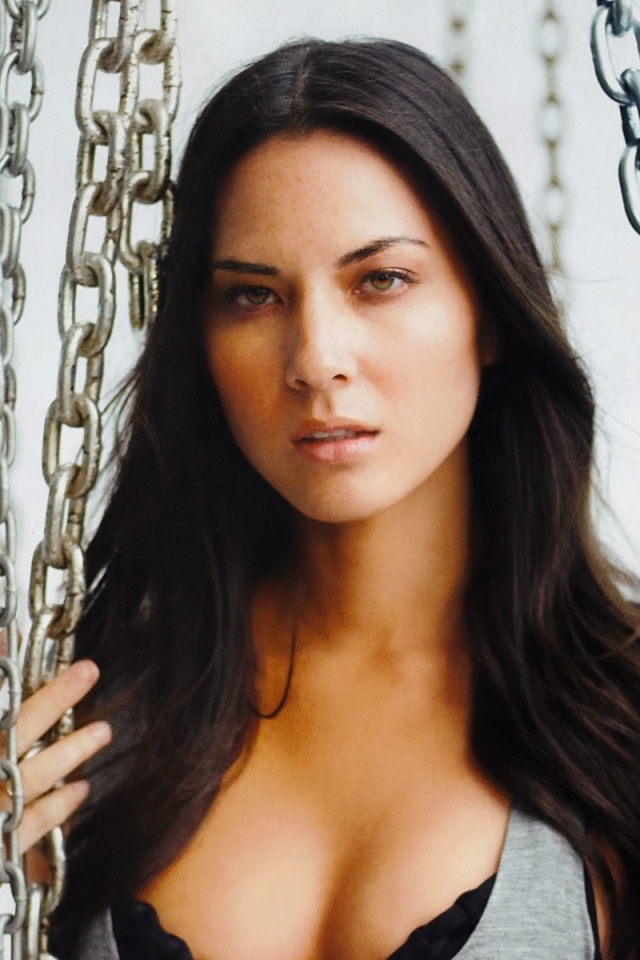 Olivia Munn Brunette Freckles Face Chain