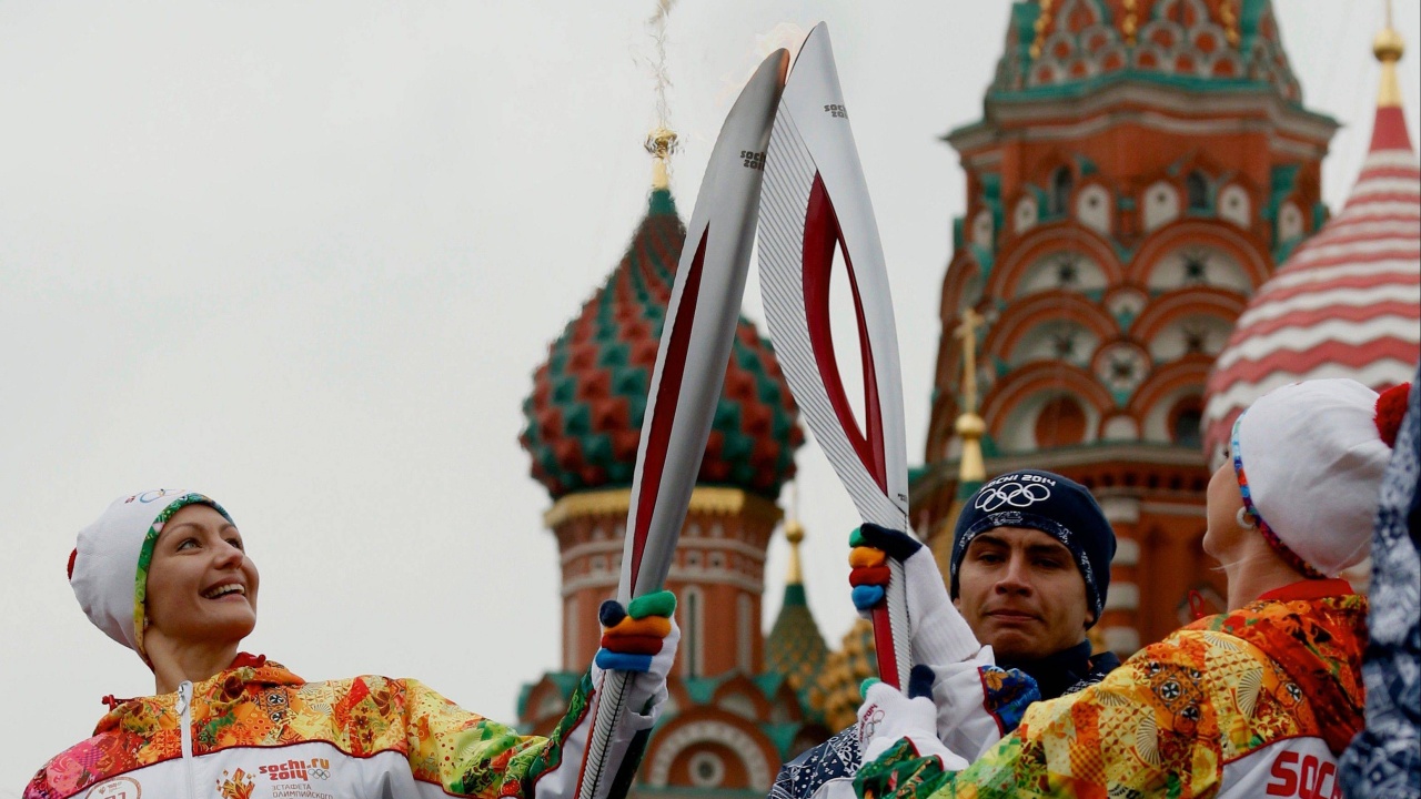 Olympic Flame On Red Square - Sochi