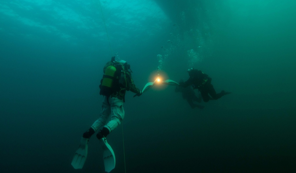 Olympic Torch Underwater Sochi 2014