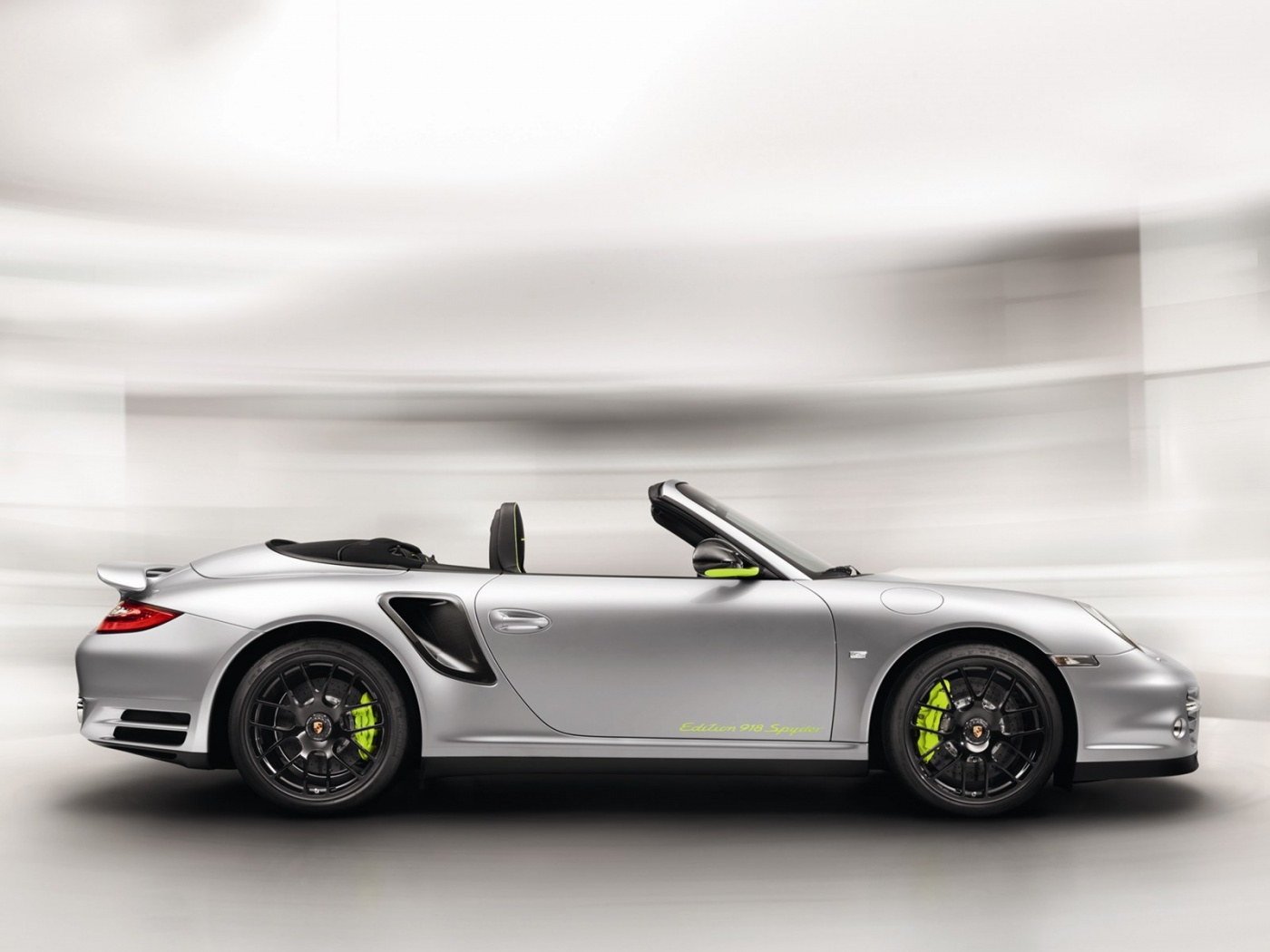 Porsche Turbo S 918 Spyder 2