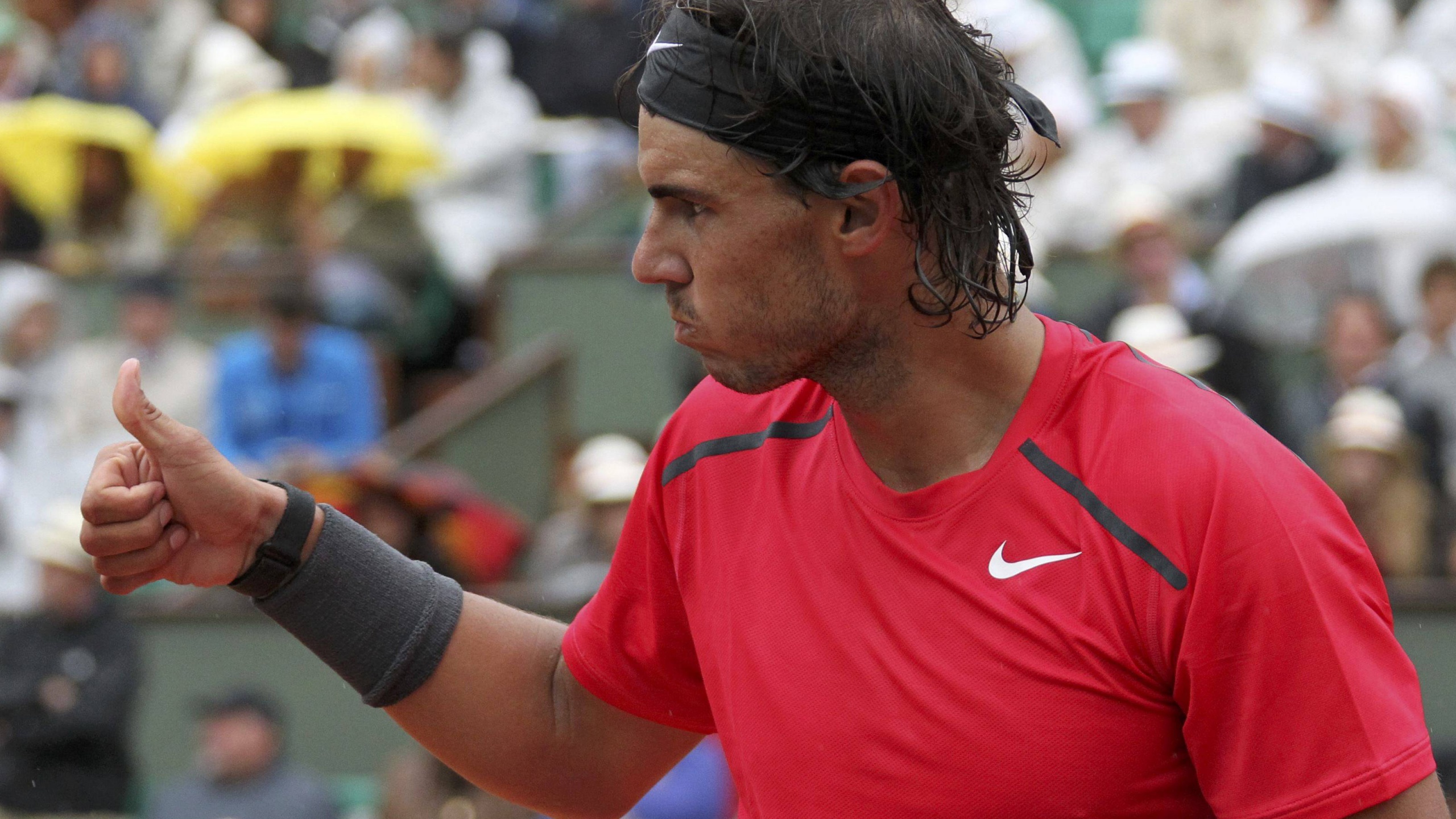 Rafael Nadal Gives Thumbs Up