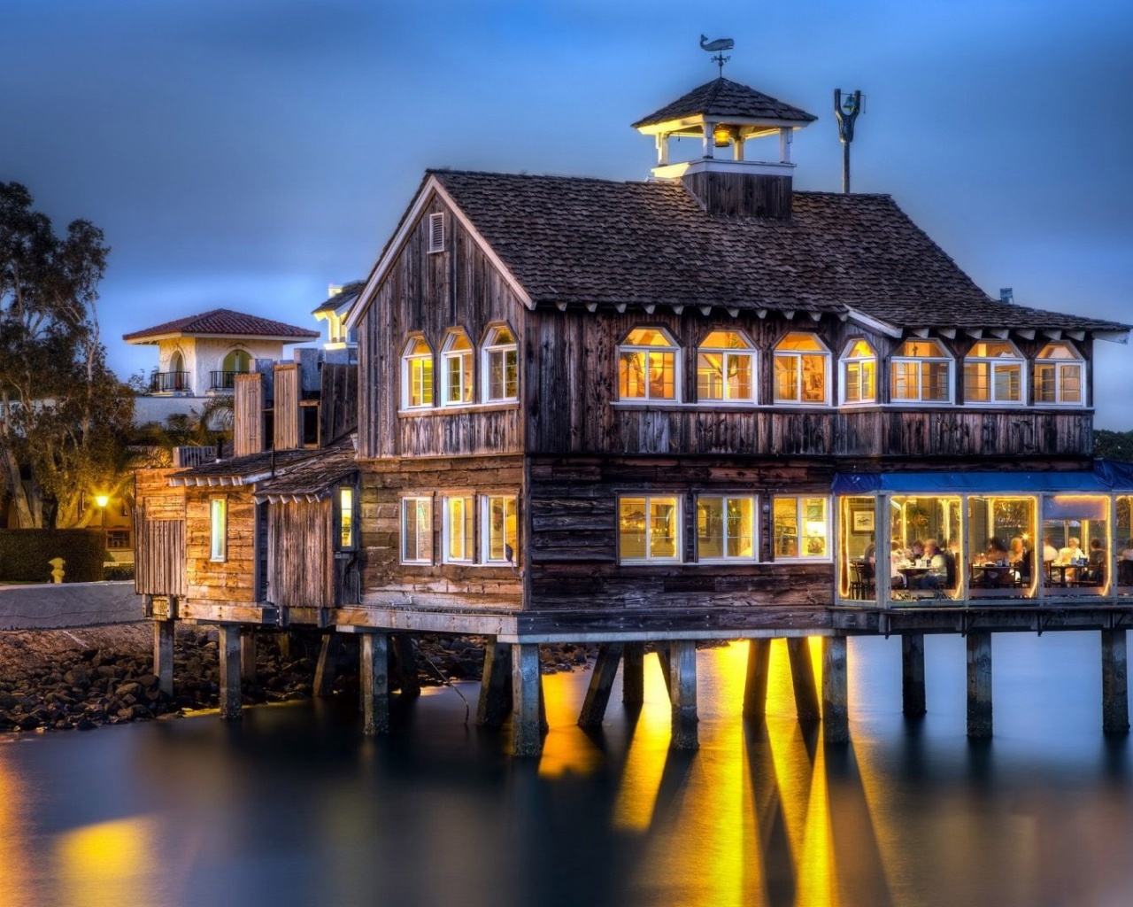 Restaurant On The Water