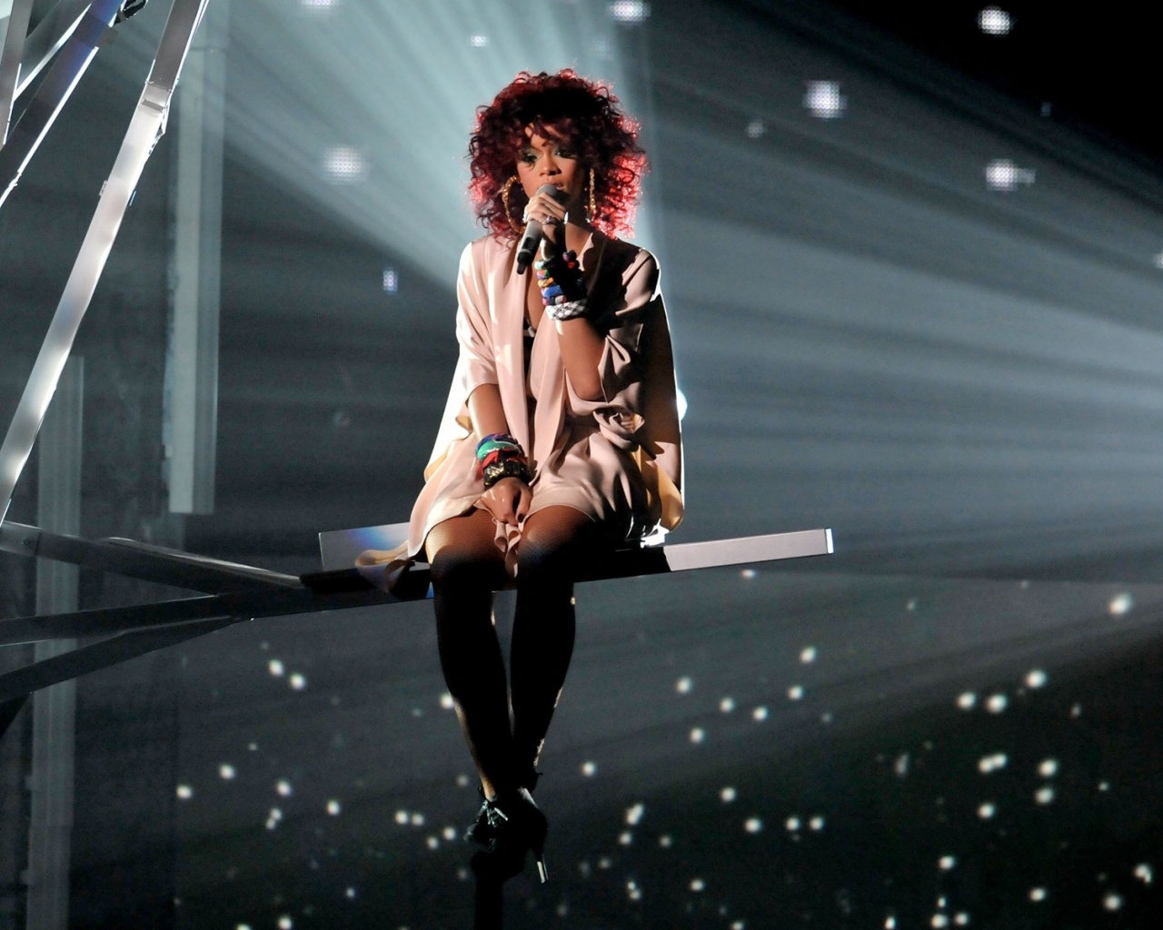 Rihanna Performin