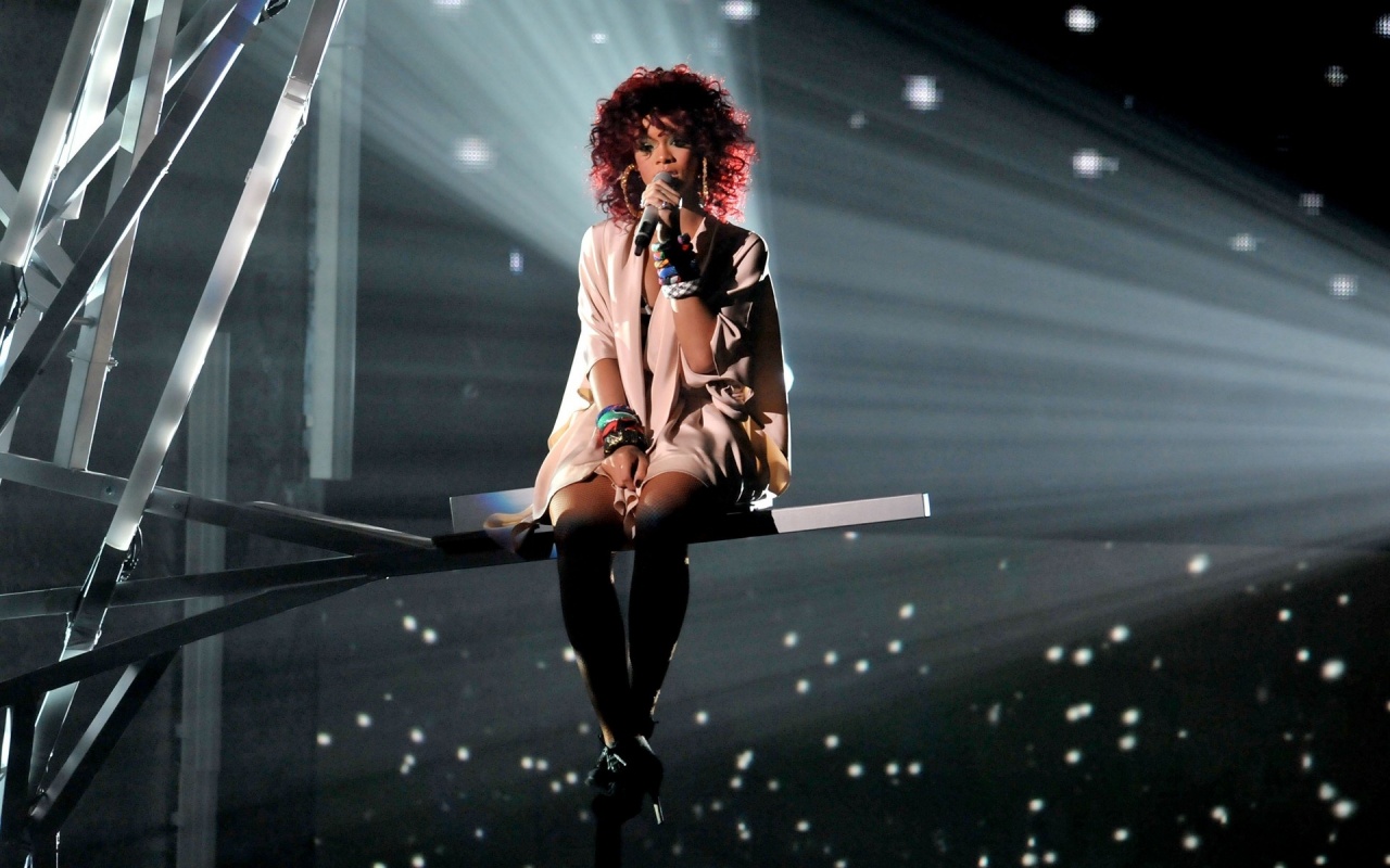 Rihanna Performin