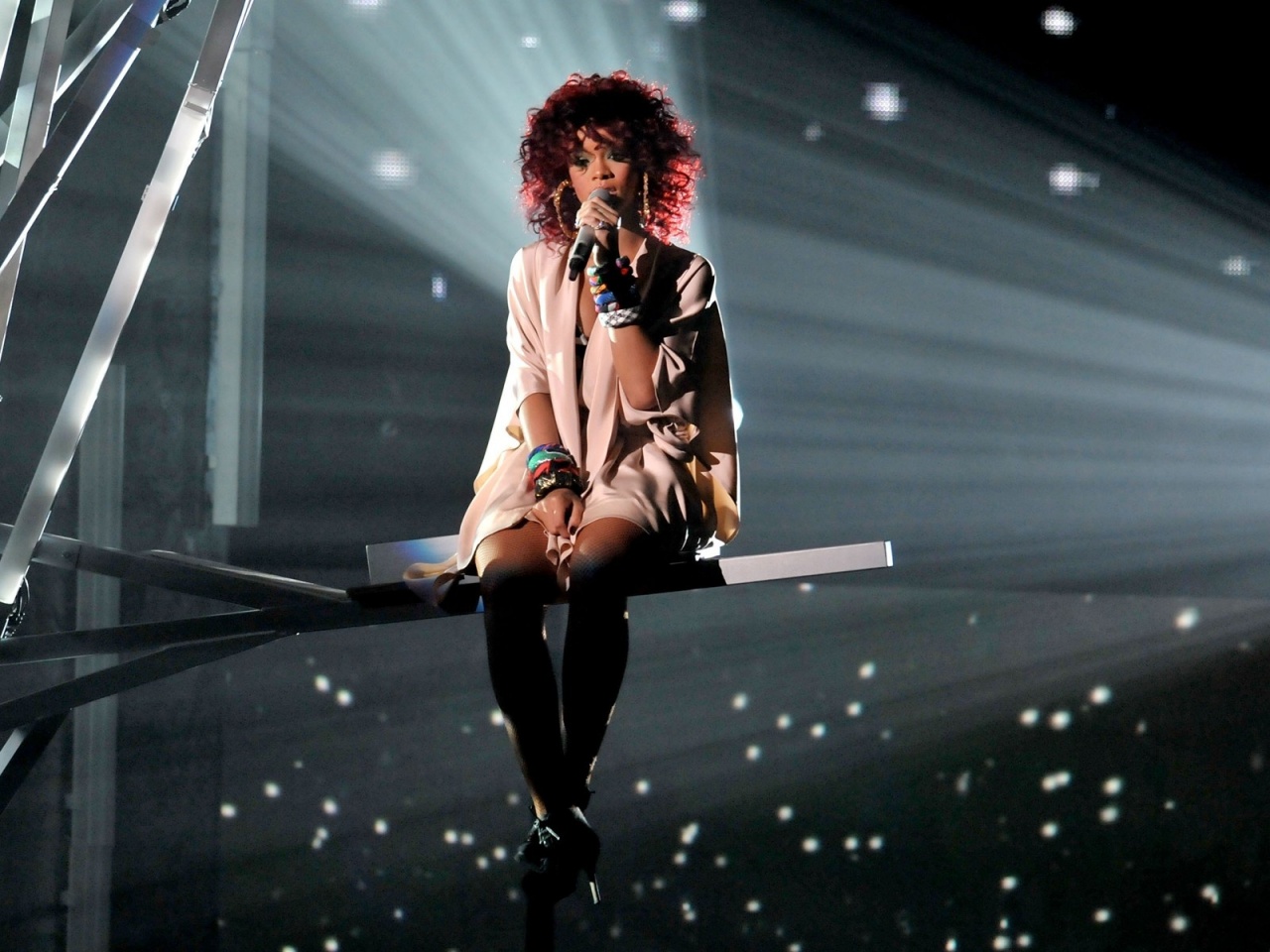 Rihanna Performin