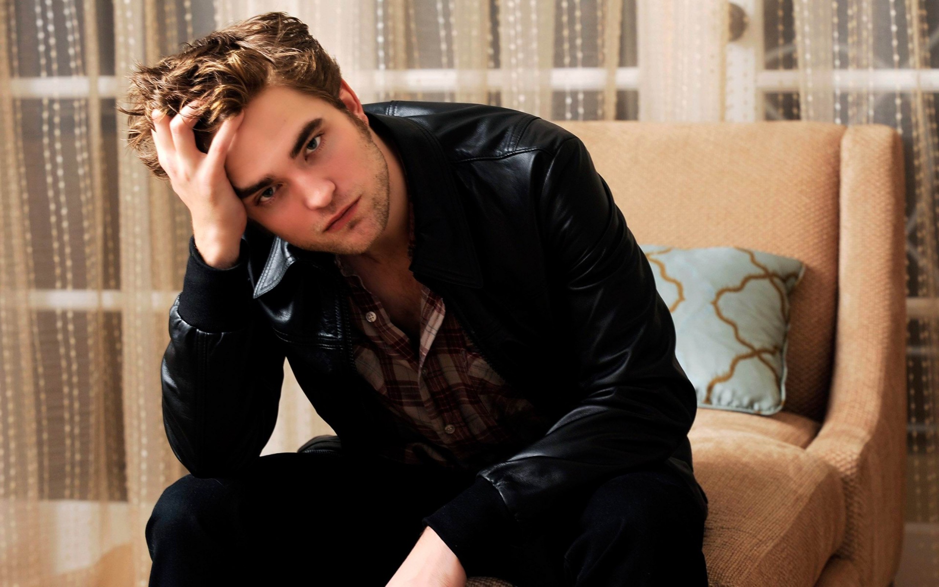 Robert Pattinson Hollywooddesktop