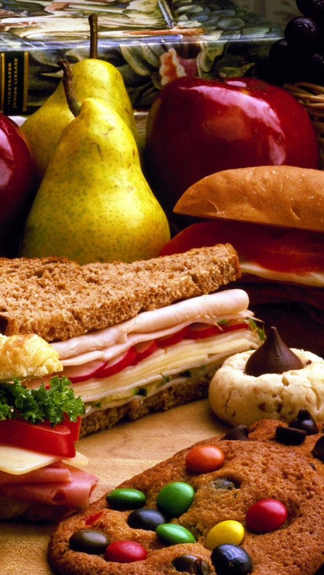 Sandwiches Cookies Bread Grapes Pears Apples