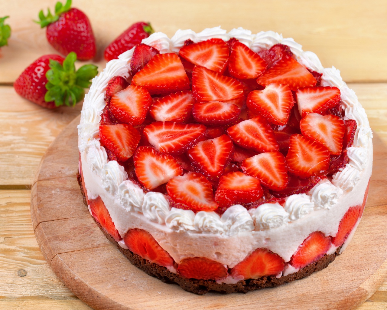 Strawberries Cake