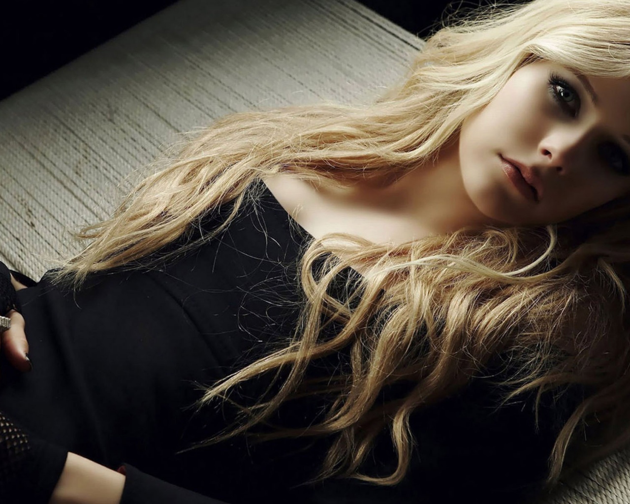 Superb Avril Lavigne Celebrities