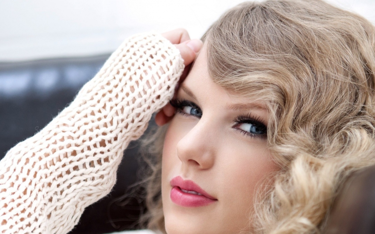 Taylor Swift Singer Jacket Face Lips