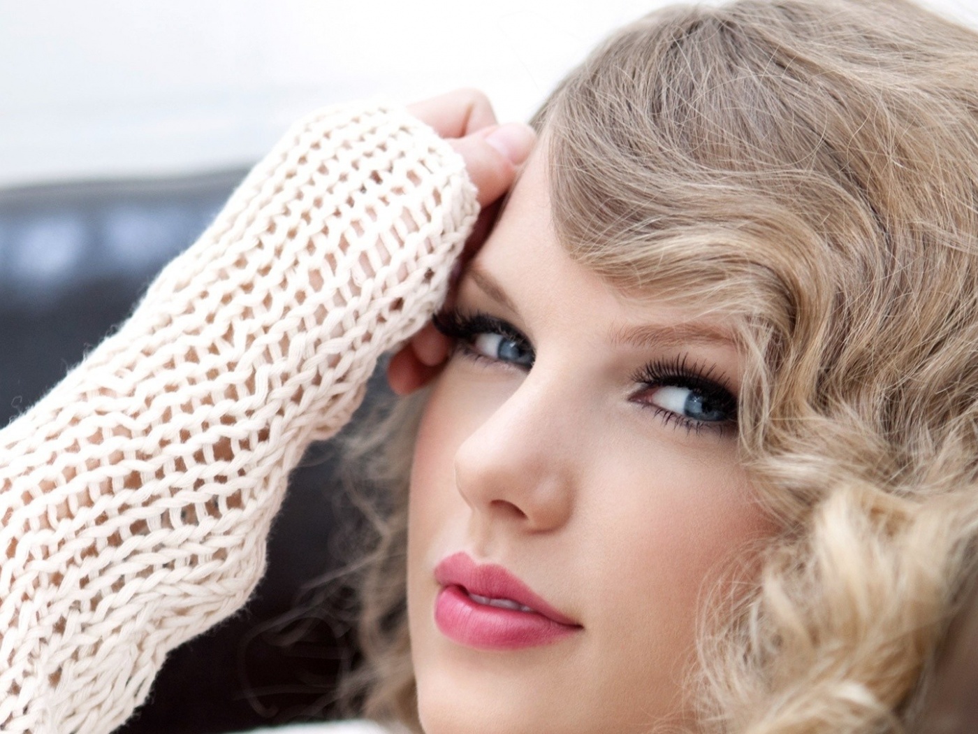 Taylor Swift Singer Jacket Face Lips