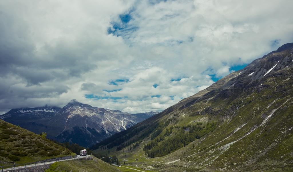 The Road Through The Mountains