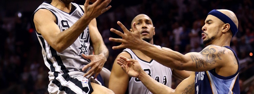 Tony Parker Lays The Ball Up