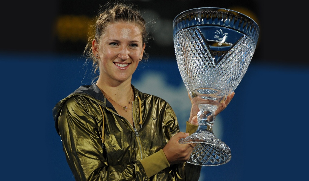 Victoria Azarenka With Trophy