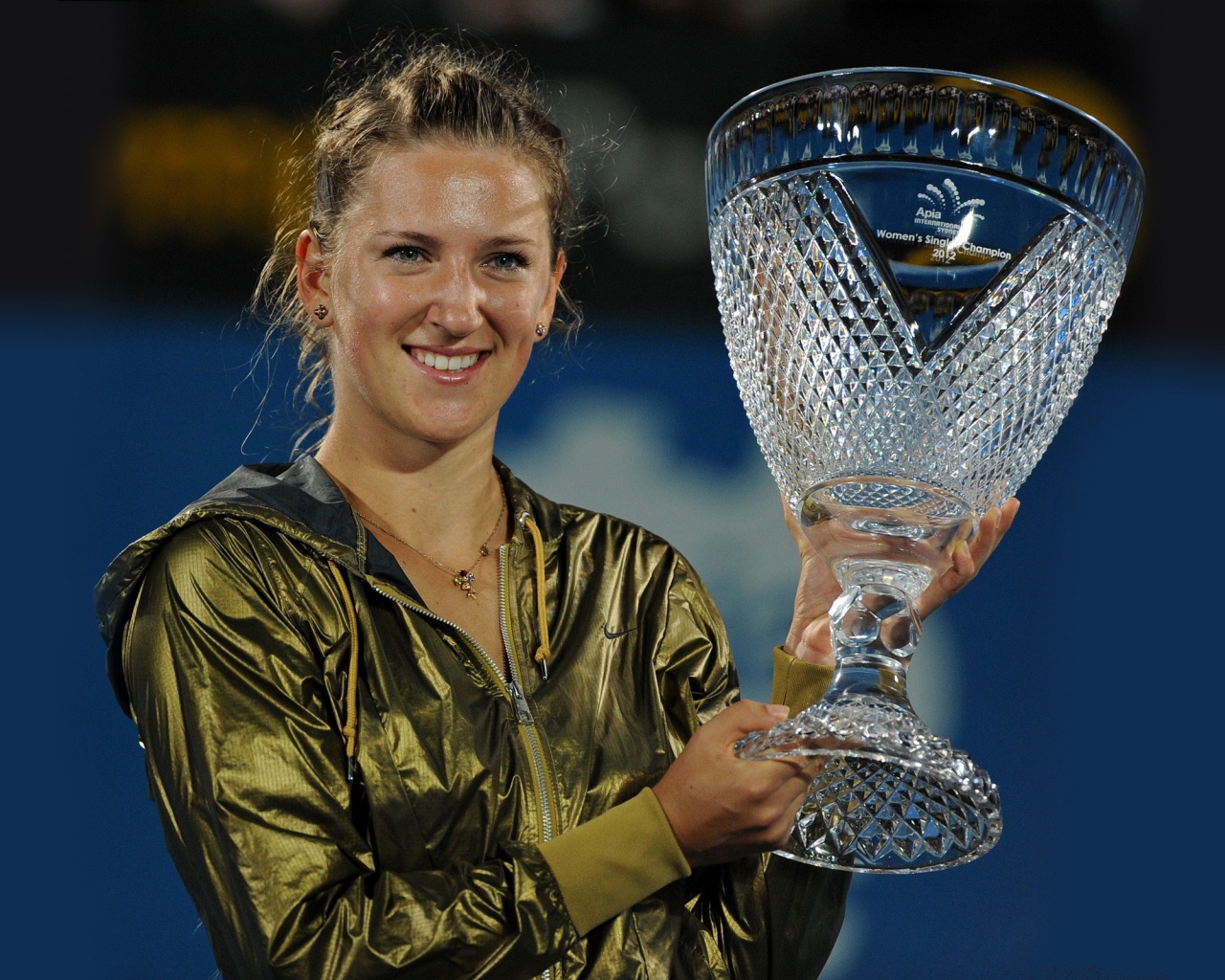 Victoria Azarenka With Trophy