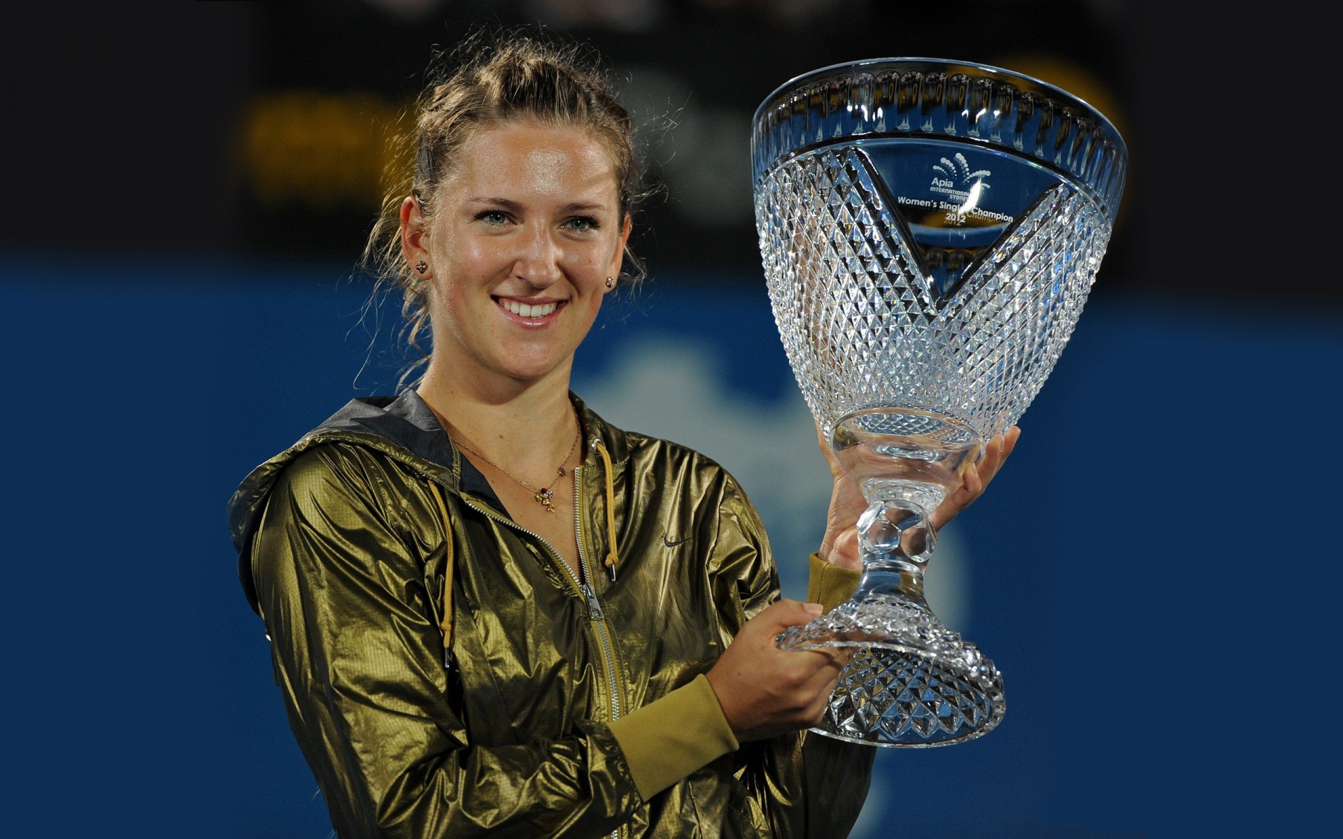 Victoria Azarenka With Trophy