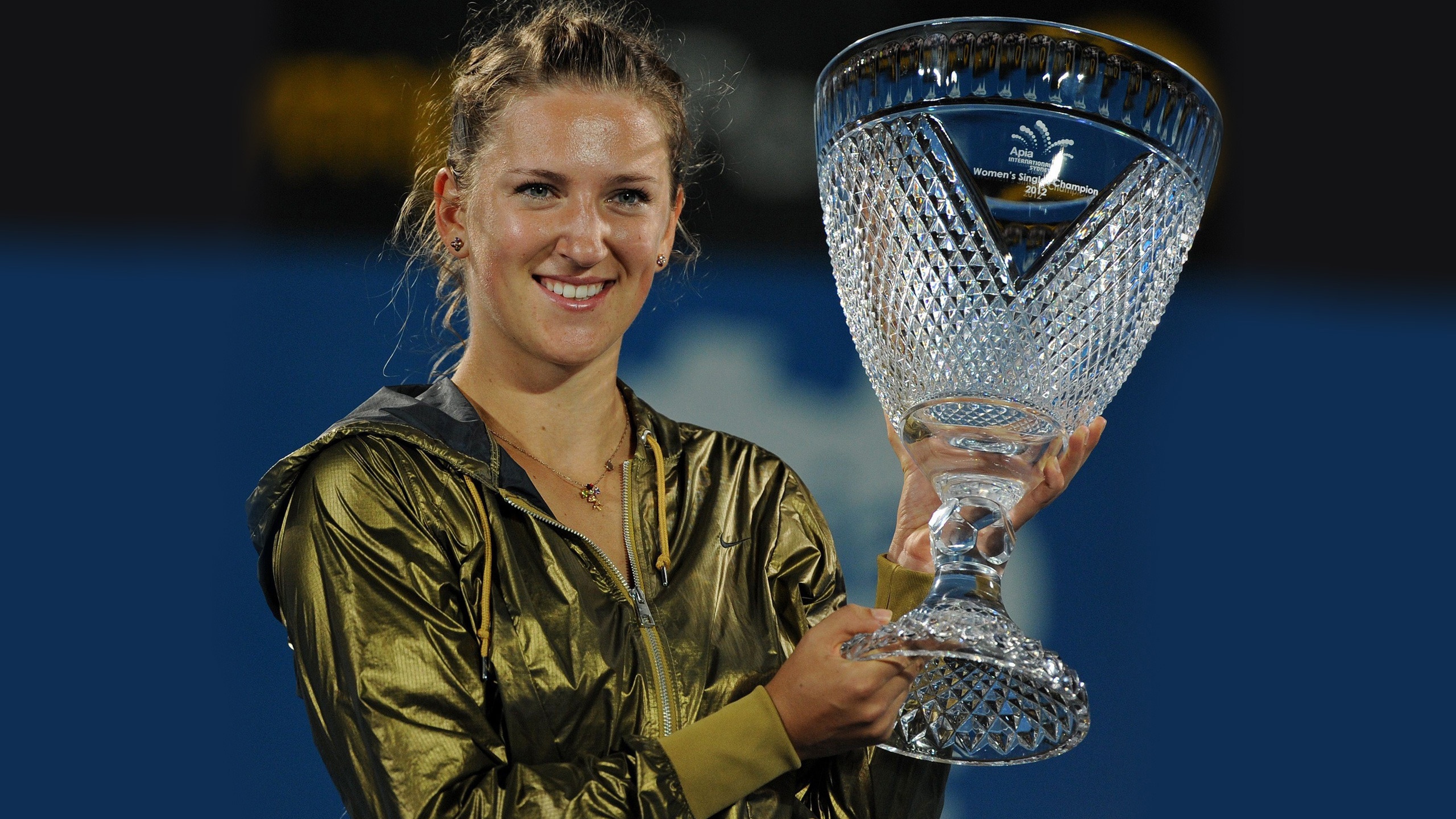 Victoria Azarenka With Trophy