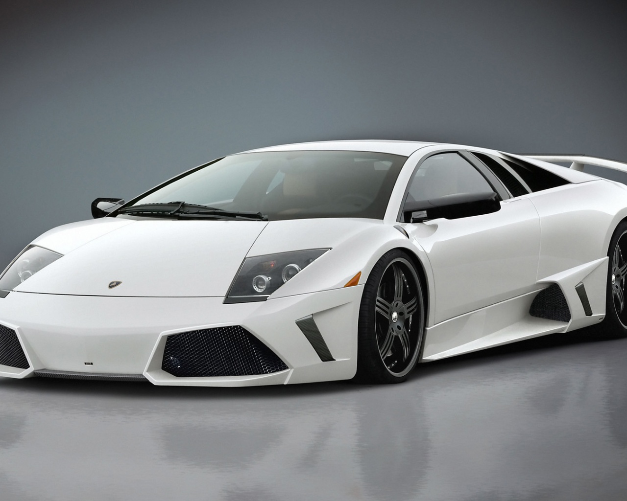 White Lamborghini Murcielago