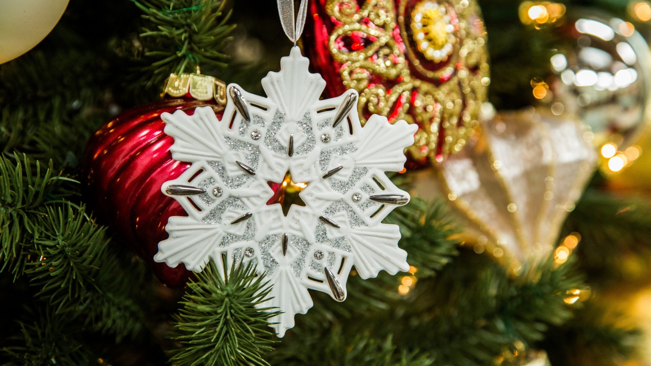 White Snowflake Christmas Tree