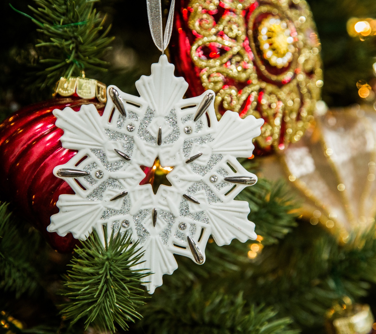 White Snowflake Christmas Tree