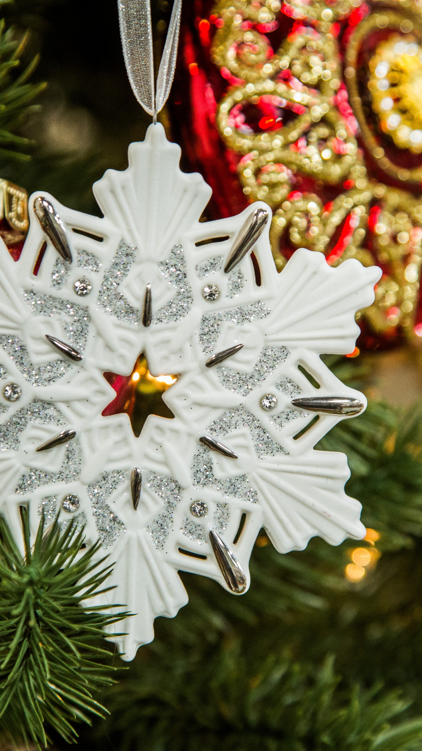 White Snowflake Christmas Tree