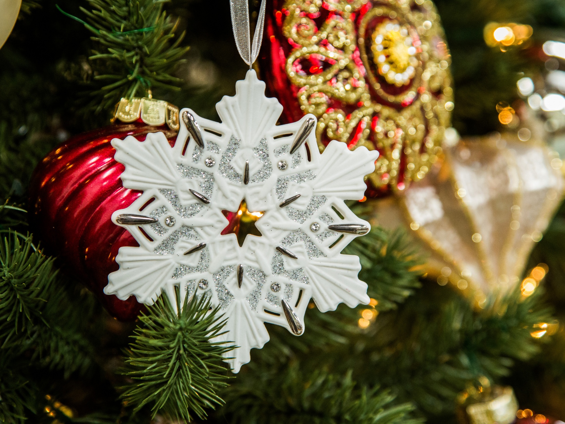 White Snowflake Christmas Tree