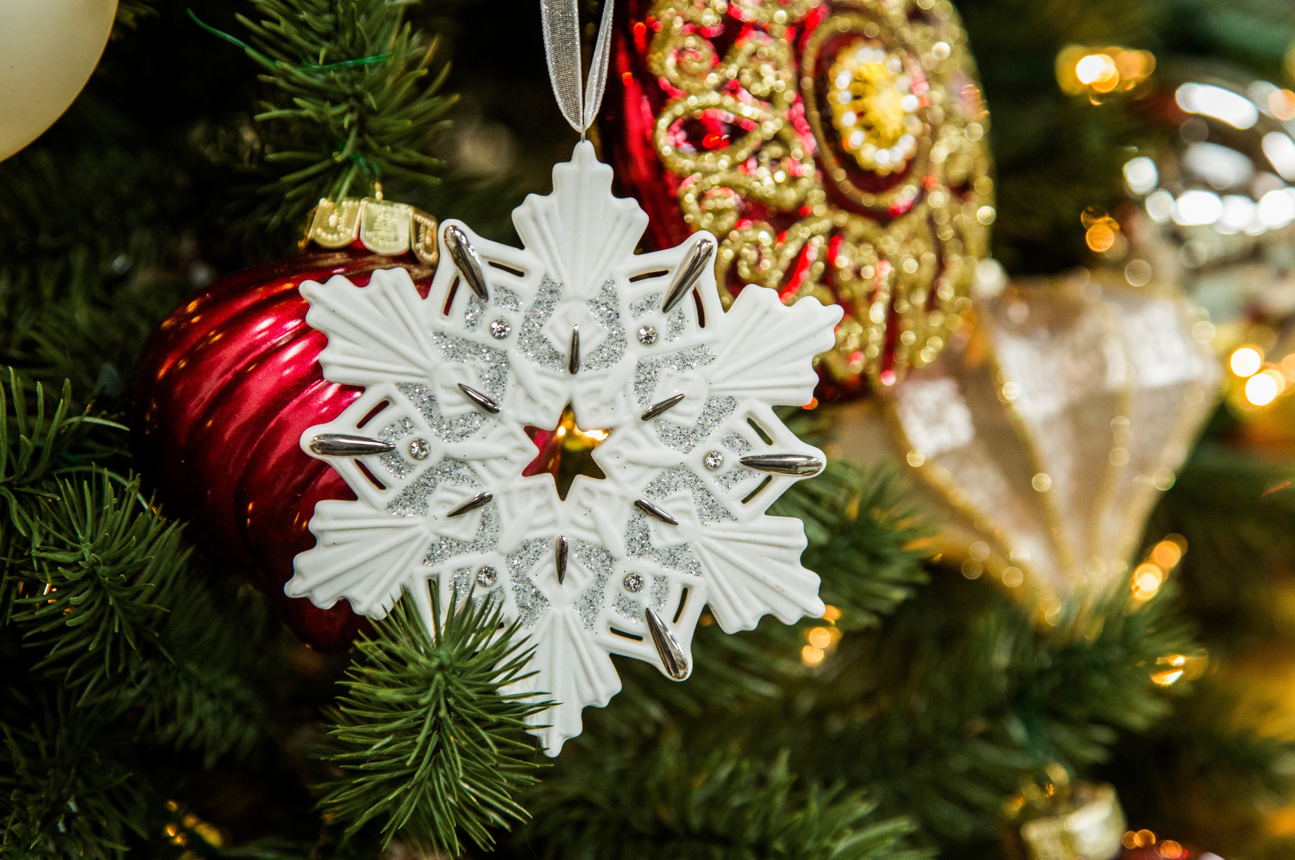 White Snowflake Christmas Tree