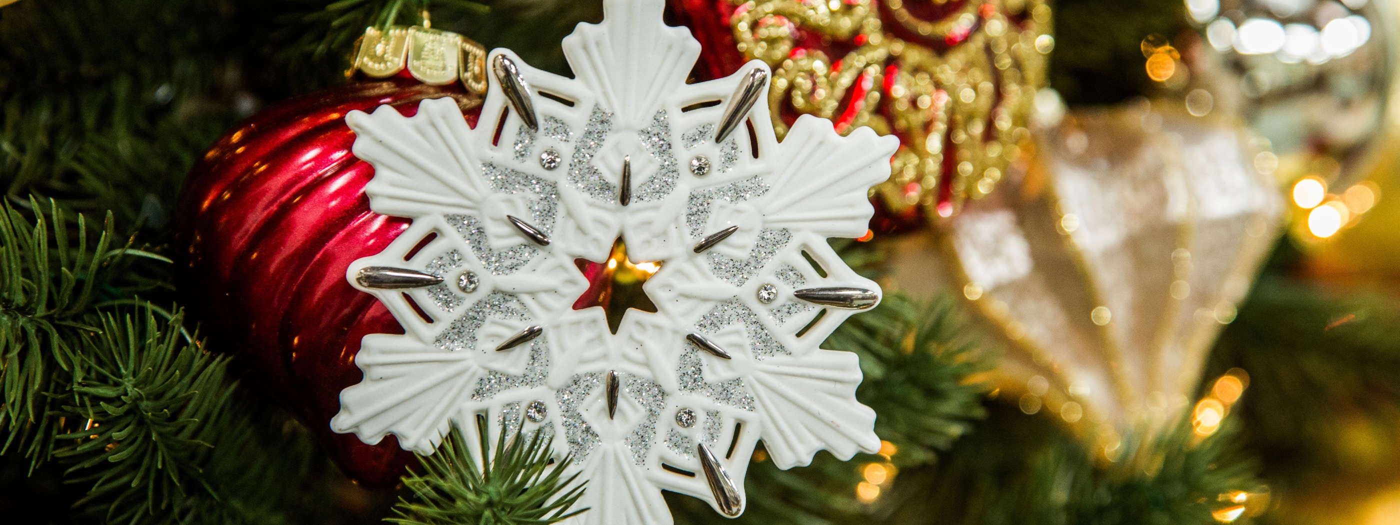 White Snowflake Christmas Tree