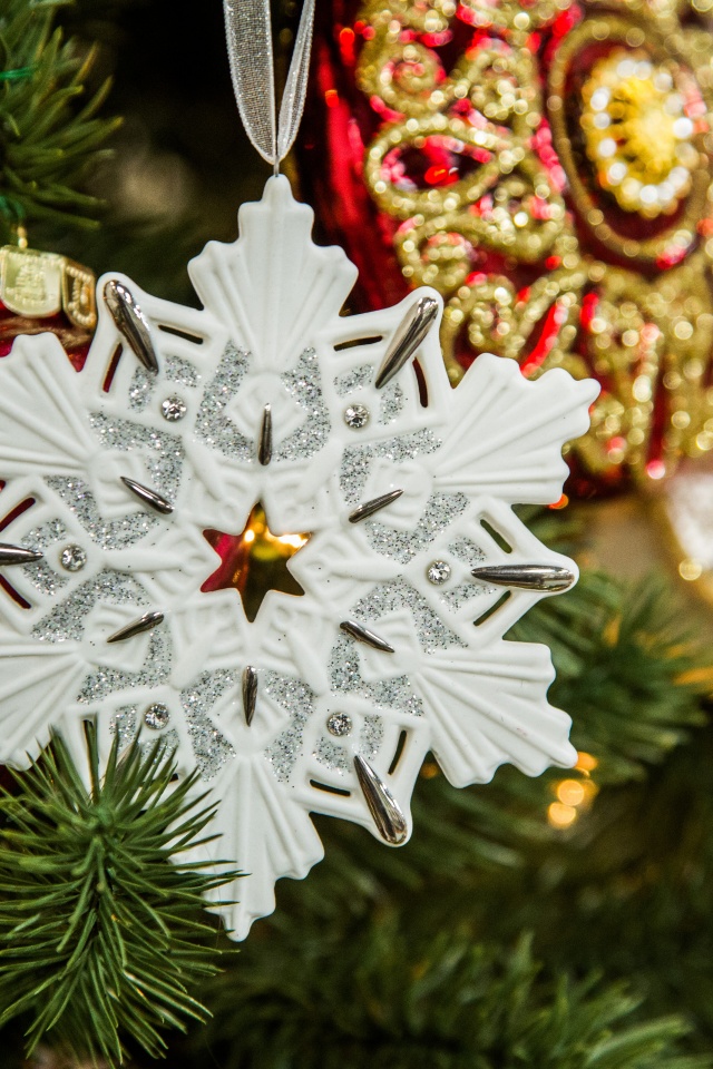 White Snowflake Christmas Tree