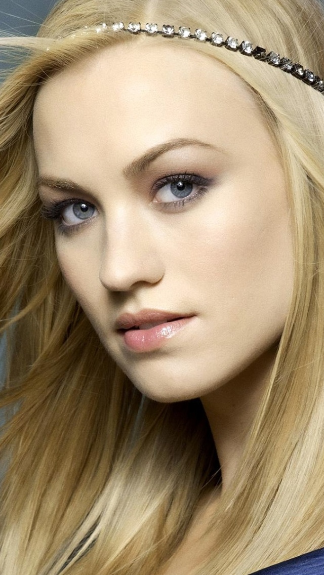 Yvonne Strahovski Blonde Face Wind Bandage