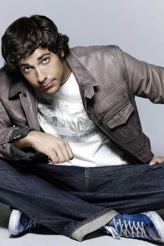 Zachary Levi Hot Stars