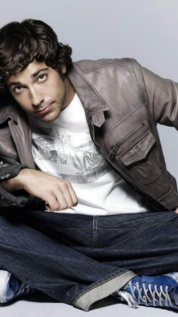 Zachary Levi Hot Stars