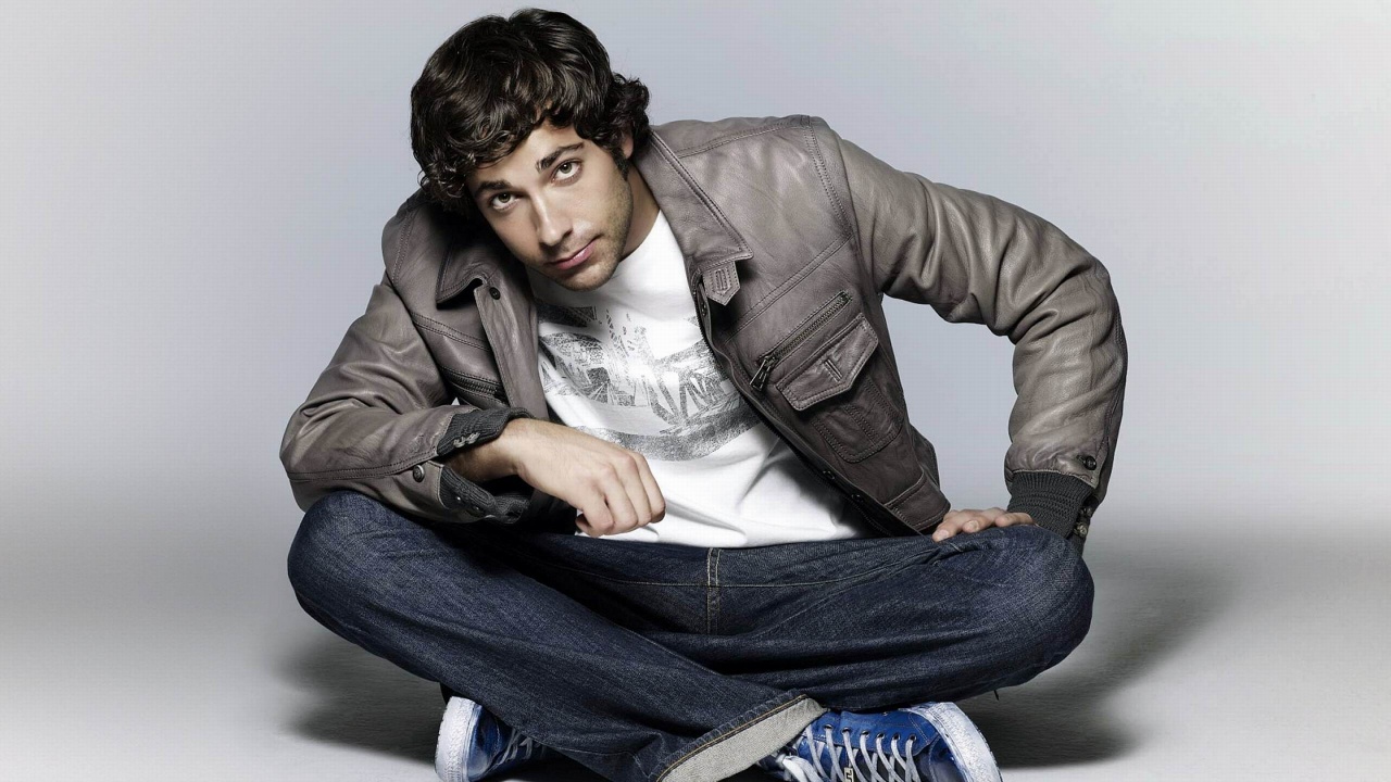 Zachary Levi Looking Up